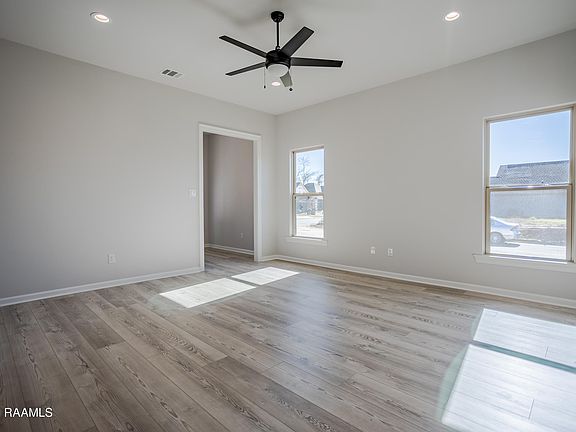5th image of 301 Cainwood Ct