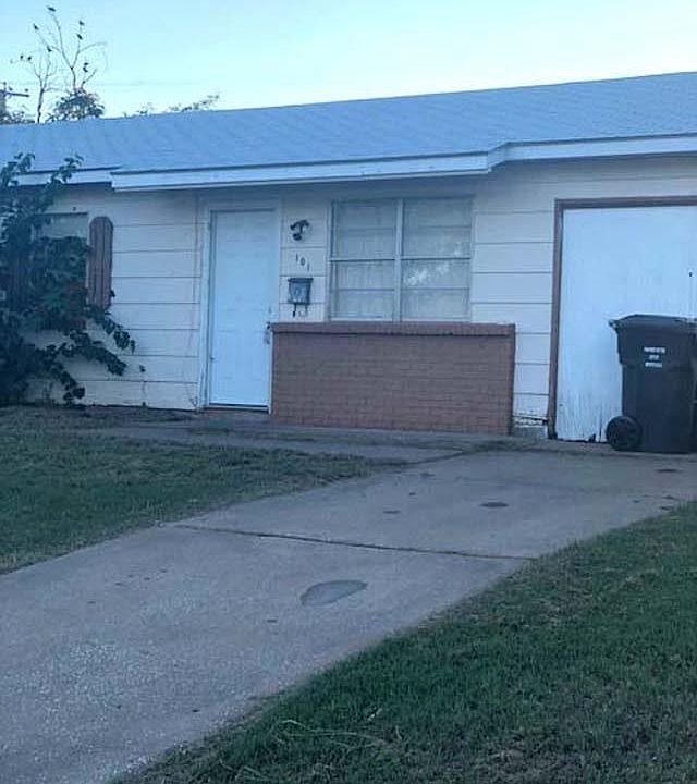 1st image of 101 S Glencoe Cir