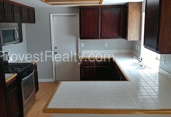 4th image of 13583 Avenal St