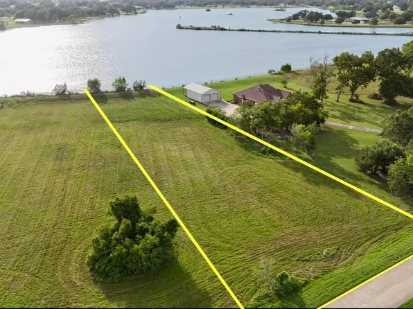 744 Wagon Wheel Trl, Angleton, TX 77515
