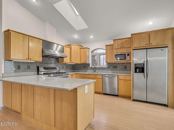 2nd image of 31 Byron Ln