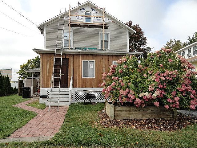 2nd image of 115 Tripp St