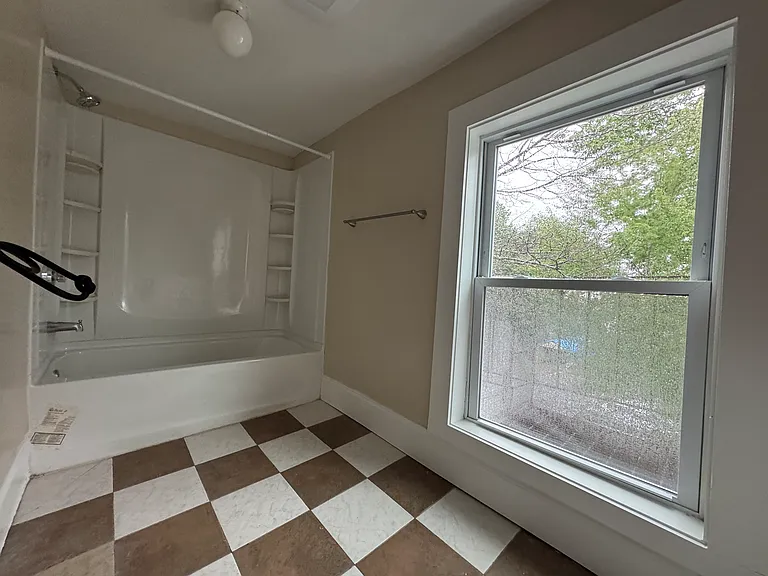 50 Lake St #D — Photo 10