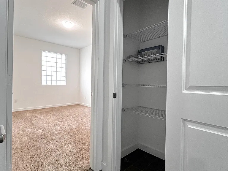Flex room closet