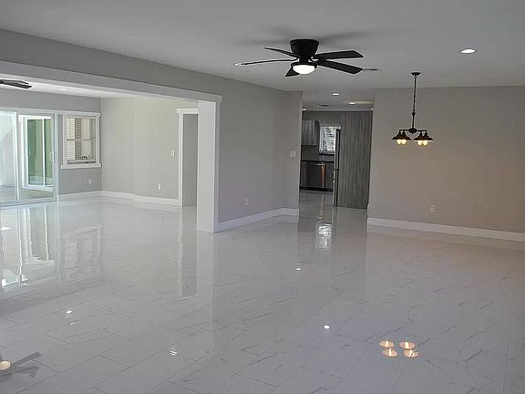 5th image of 316 W Ocean Ave