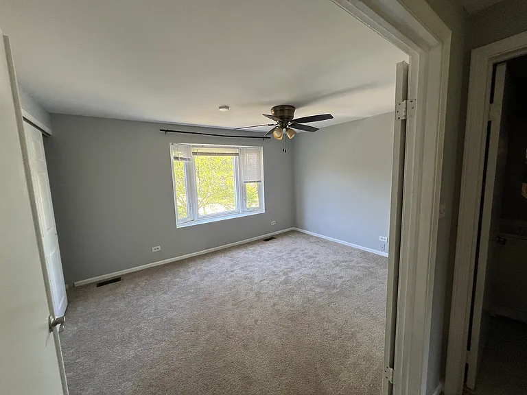 1927 Governors Ln — Photo 16