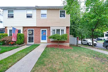 4 Country Woods Lane