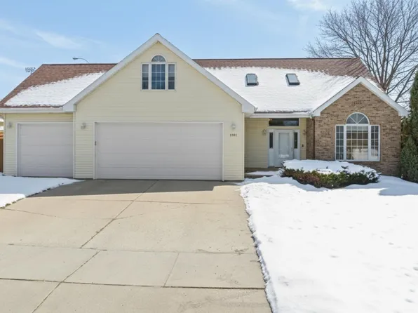 1101 10th St SW, Minot, ND 58701