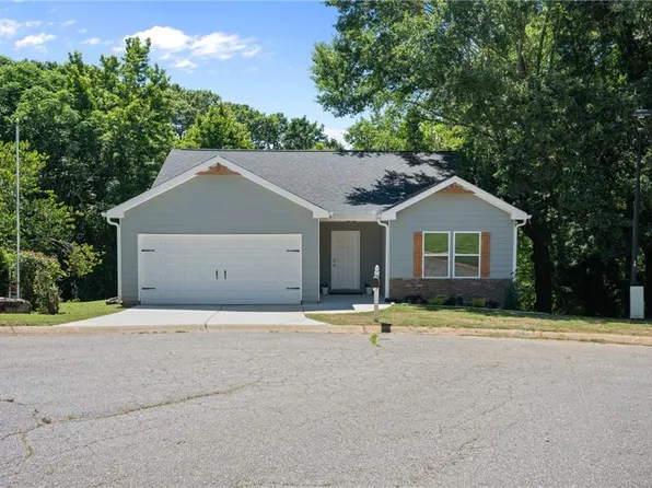 135 Tyrus Ln, Royston, GA 30662