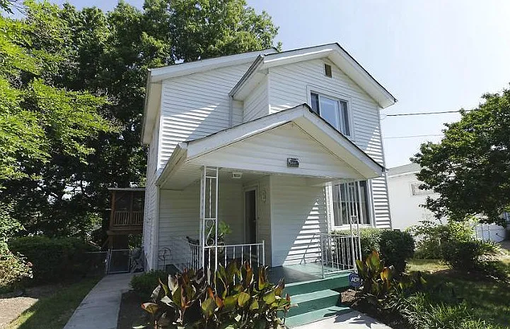 1318 Irving St NE — Photo 8