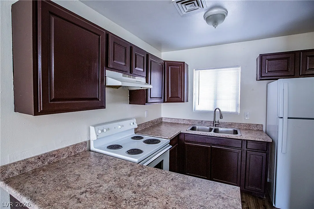 1 bed, 1.0 bath, 3243 sqft, $700 — Photo 3