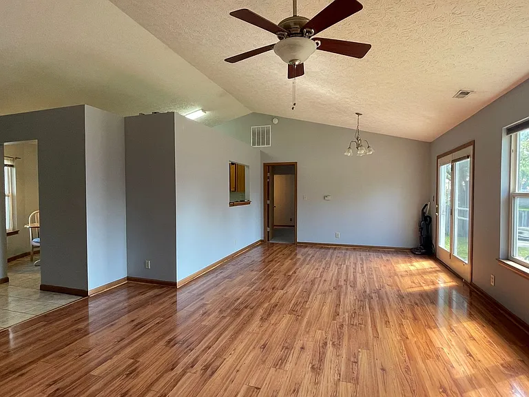 2417 Depauw Dr — Photo 7