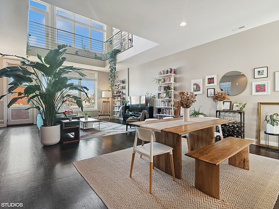 3rd image of 1954 N Damen Ave #3