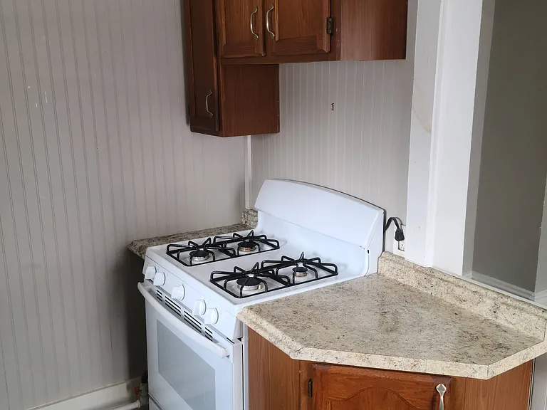 628 State St #2 — Photo 4