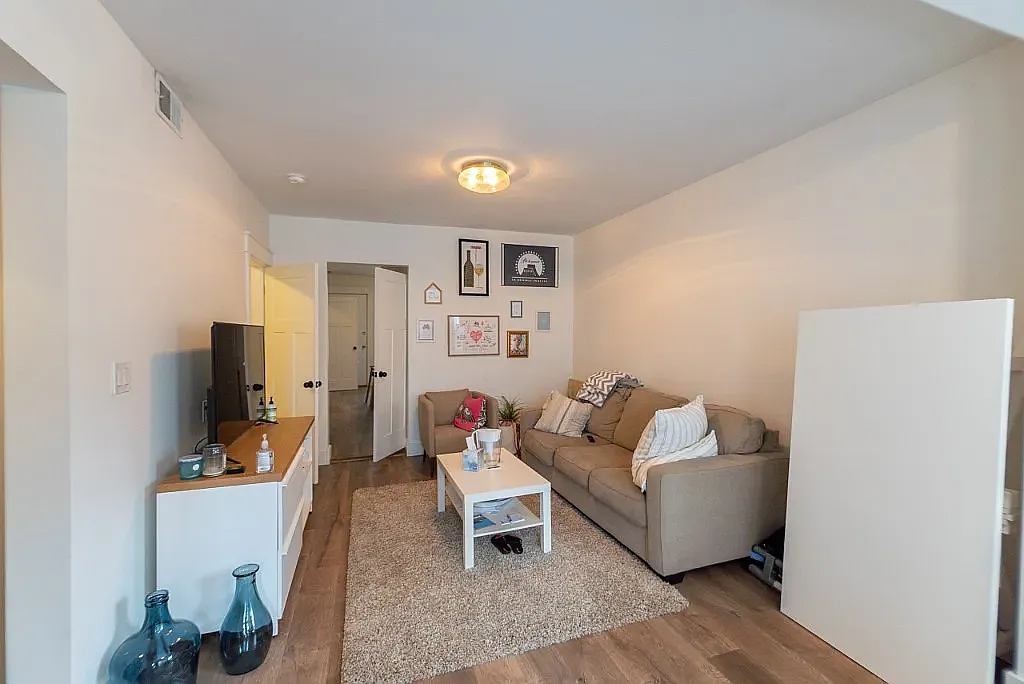 2 bed, 850 sqft, $900 — Photo 3