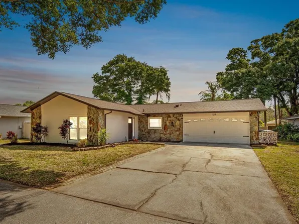 121 Country Villas Dr, Safety Harbor, FL 34695