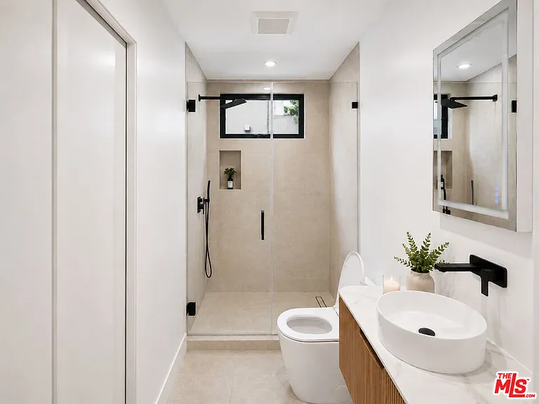 912 N Harper Ave #1 — Photo 6