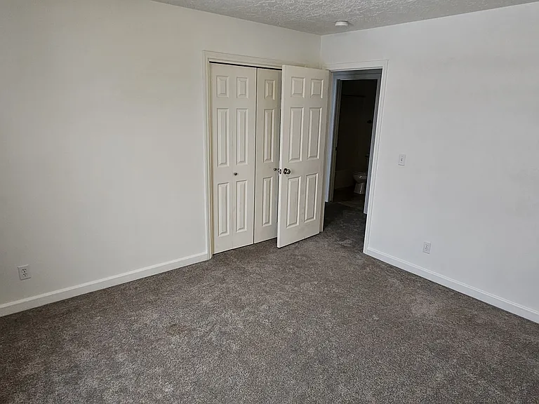 402 Par Ave — Photo 31