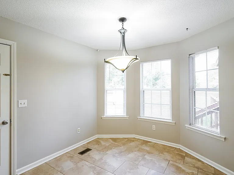 206 Sierra Dr — Photo 5