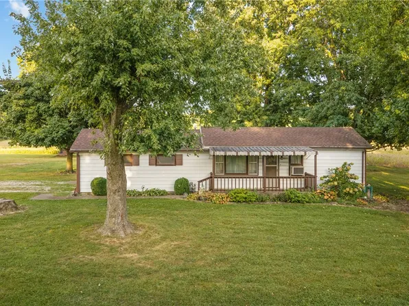 10898 N Hickory Ln, Casey, IL 62420
