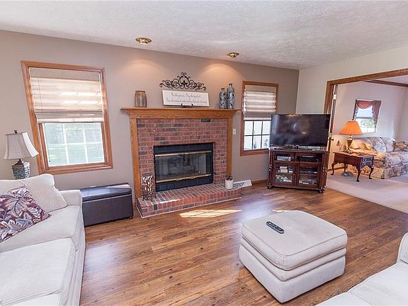 5th image of 489 Victoria Lake Cir