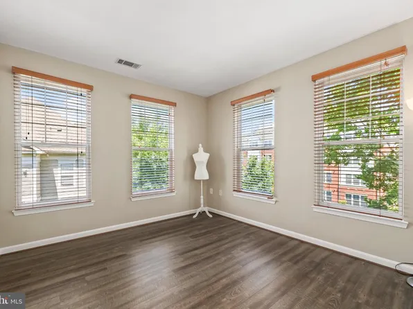 11397 Aristotle Dr #11409, Fairfax, VA 22030