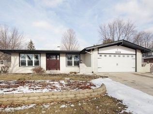 1008 Country Dr, Shorewood, IL