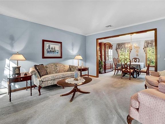 4th image of 25 Brookside Dr