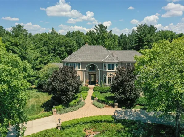 7N235 Windsor Dr, St Charles, IL 60175