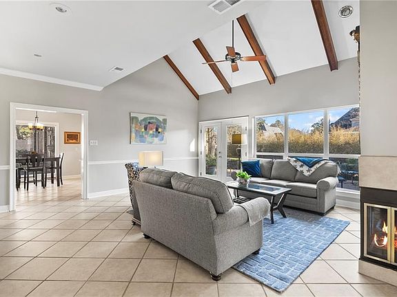 5th image of 118 Century Oak Ln