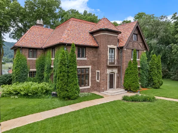 51 W Sarnia St, Winona, MN 55987