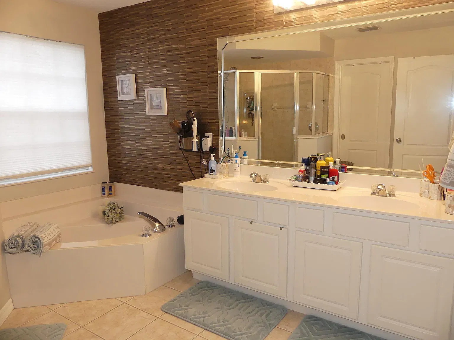 5 bed, 2362 sqft, $3,750 — Photo 3