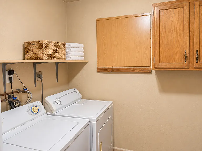 1425 E Hudson Dr — Photo 15