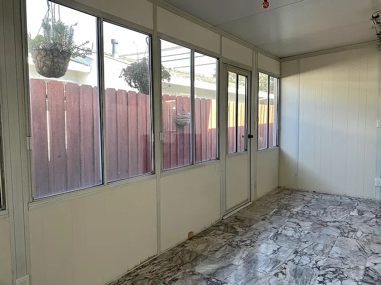 2212 Francis Ave — Photo 29