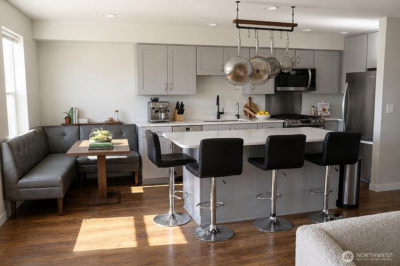 4th image of 2522 Rucker Avenue #407