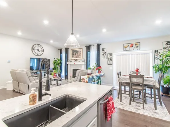 520 SE David Rd, Lees Summit, MO 64082