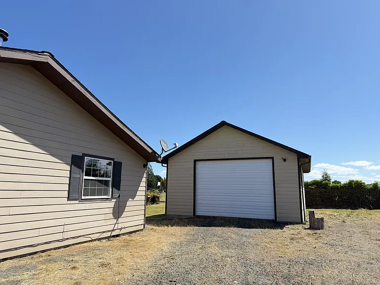 304 Oak St — Photo 26
