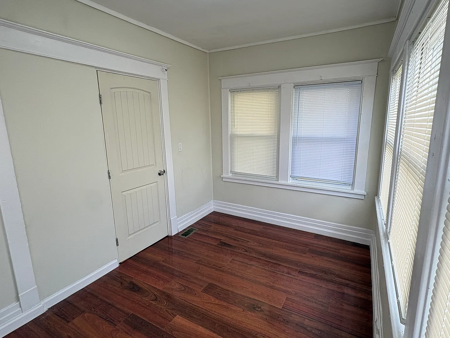 3 bed, $1,300 — Photo 1
