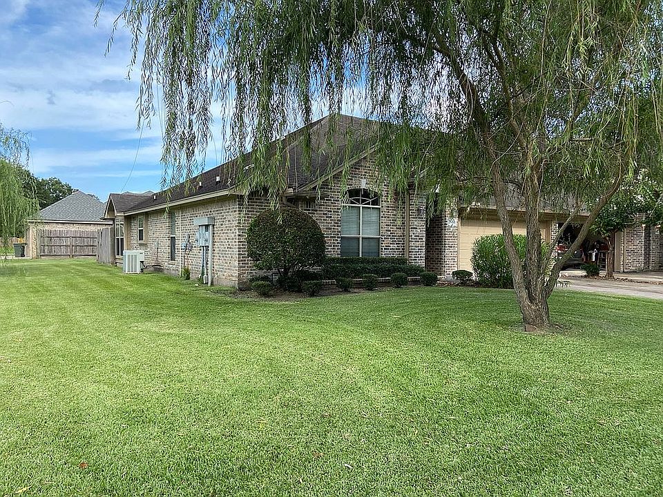 1st image of 516 Harbor Oaks Dr