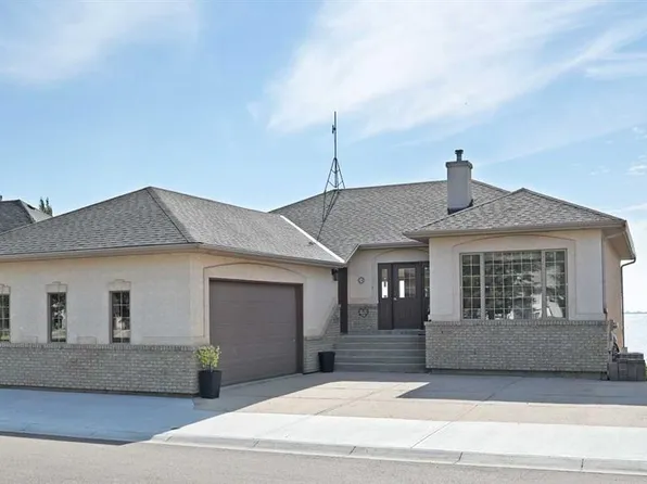 14 S White Pelican Way, Newell County, AB T1R 0X5