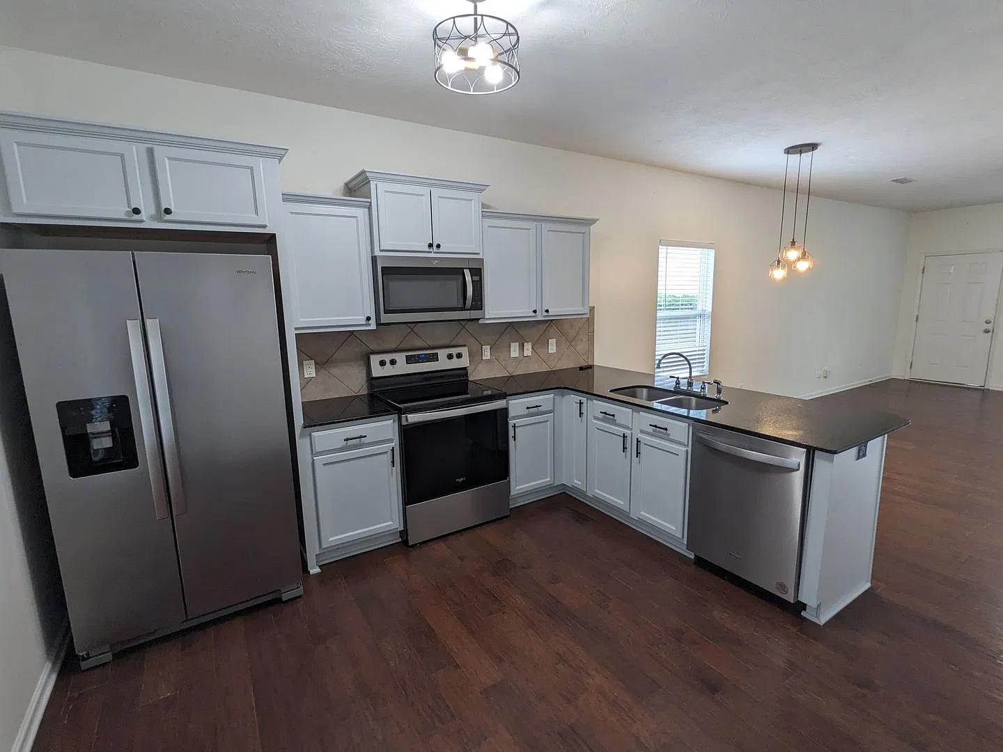 2 Bedroom Corner Unit Townhome in Prosperity Village — Photo 4