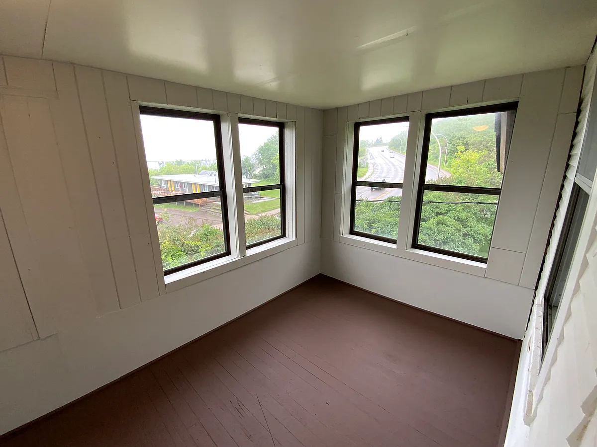 Building Photo - 2 bed, 1.0 bath, $1,100