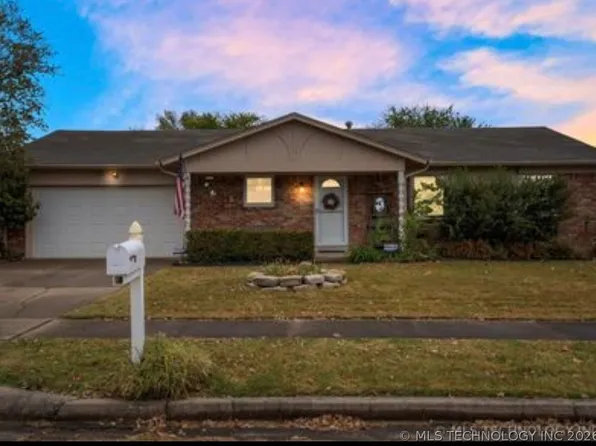 1025 N Hickory Pl, Broken Arrow, OK 74012