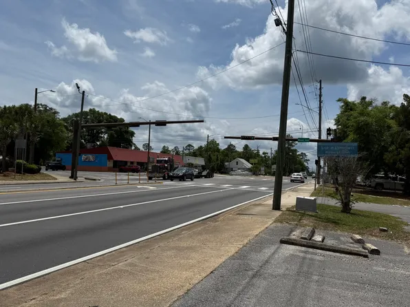 650 Us Highway 331 S, Defuniak Springs, FL 32435