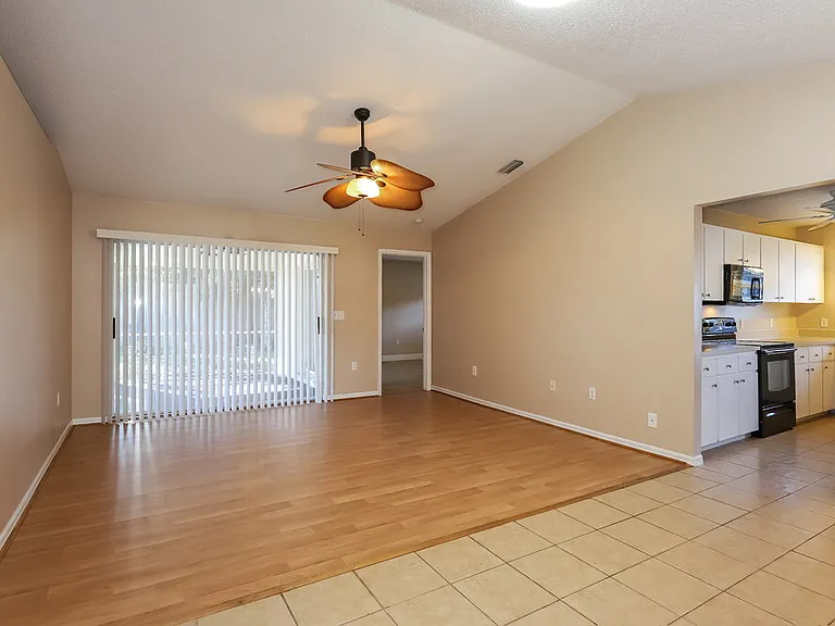 4208 76th Dr E — Photo 2