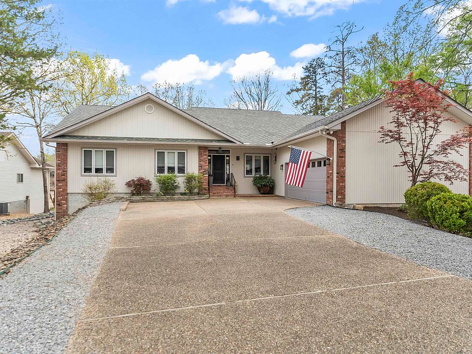 1st image of 3 Levantino Ln