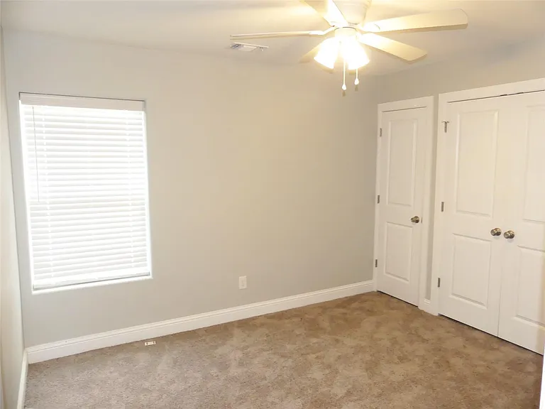 608 E College St #610 — Photo 35