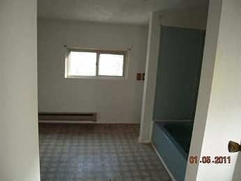 2nd image of 28 Weir St
