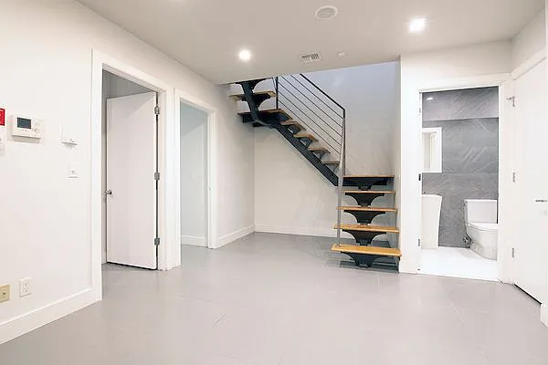 Rented by Cyberapts Management | media 20