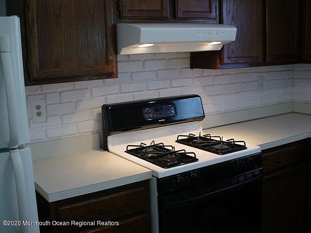 2nd image of 17 Roxton Pl